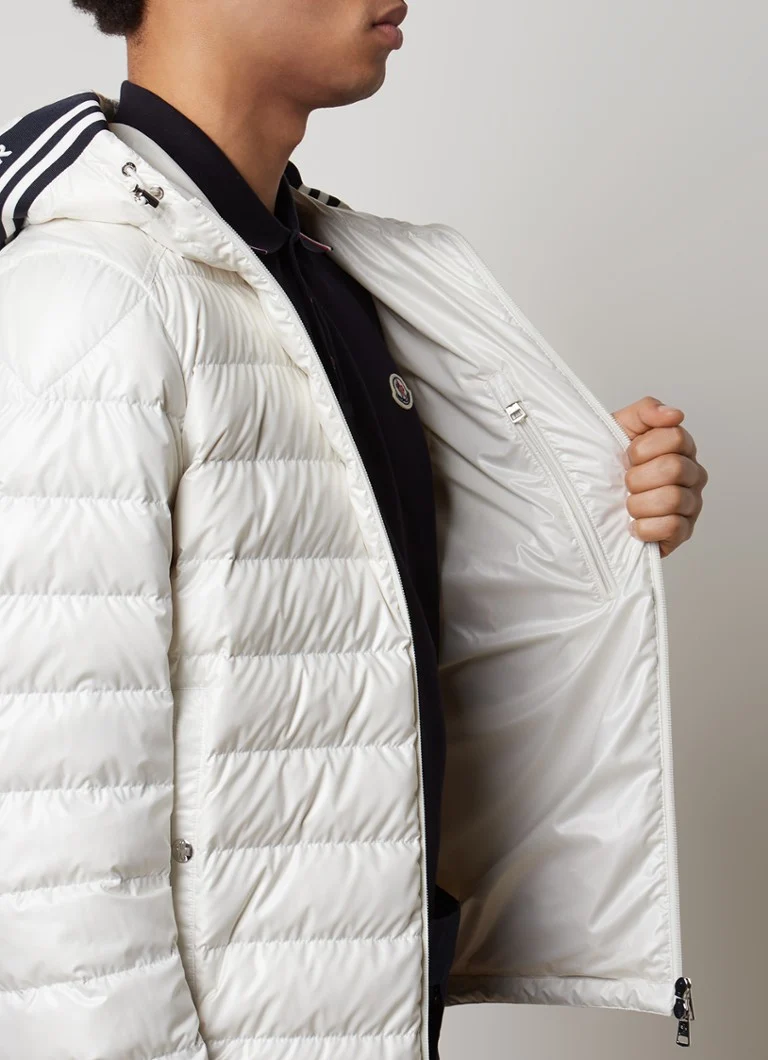 Jachetă matlasată Moncler Cornour cu umplutură de puf și buzunare laterale.