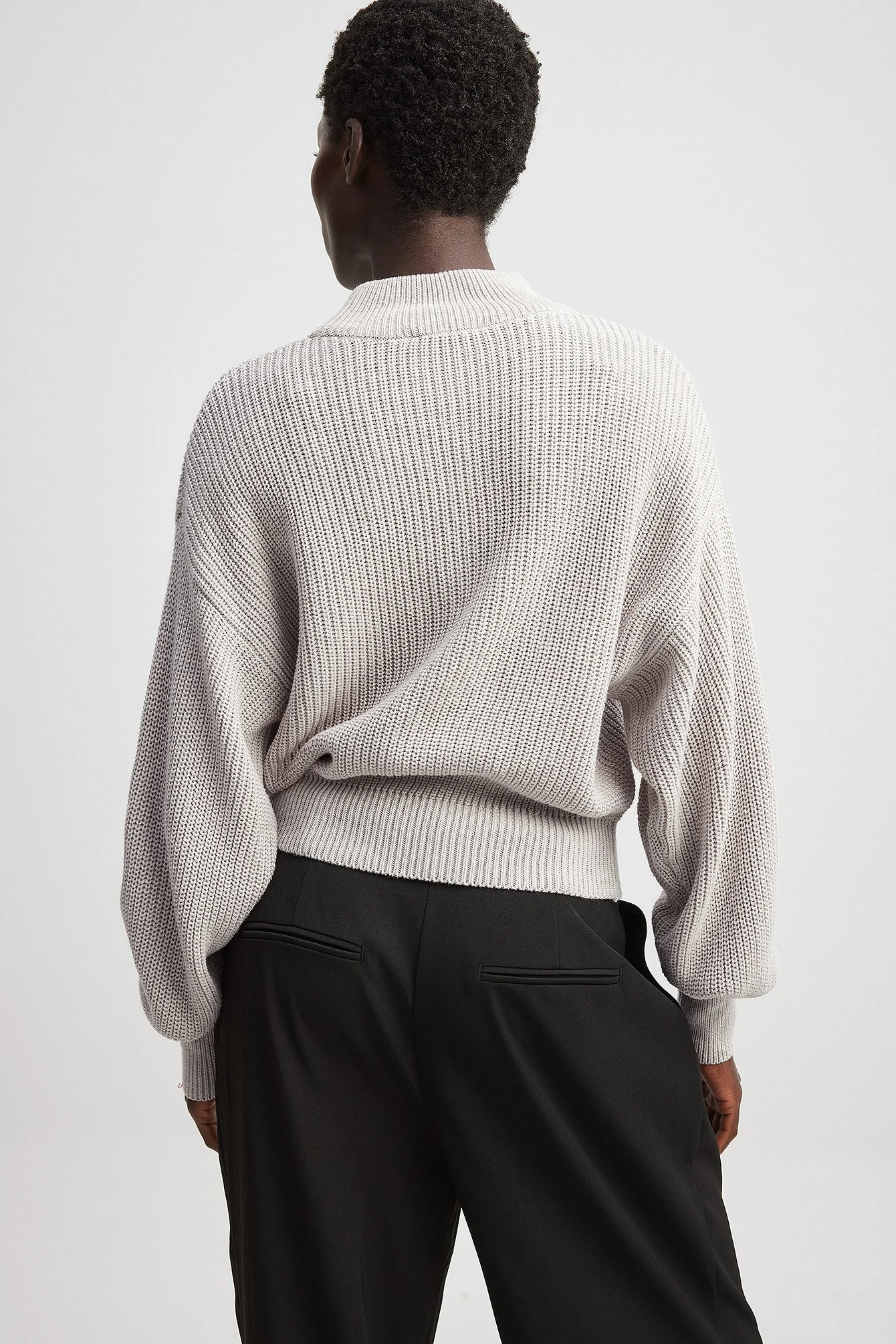 Strickpulli mit weiten Ärmeln