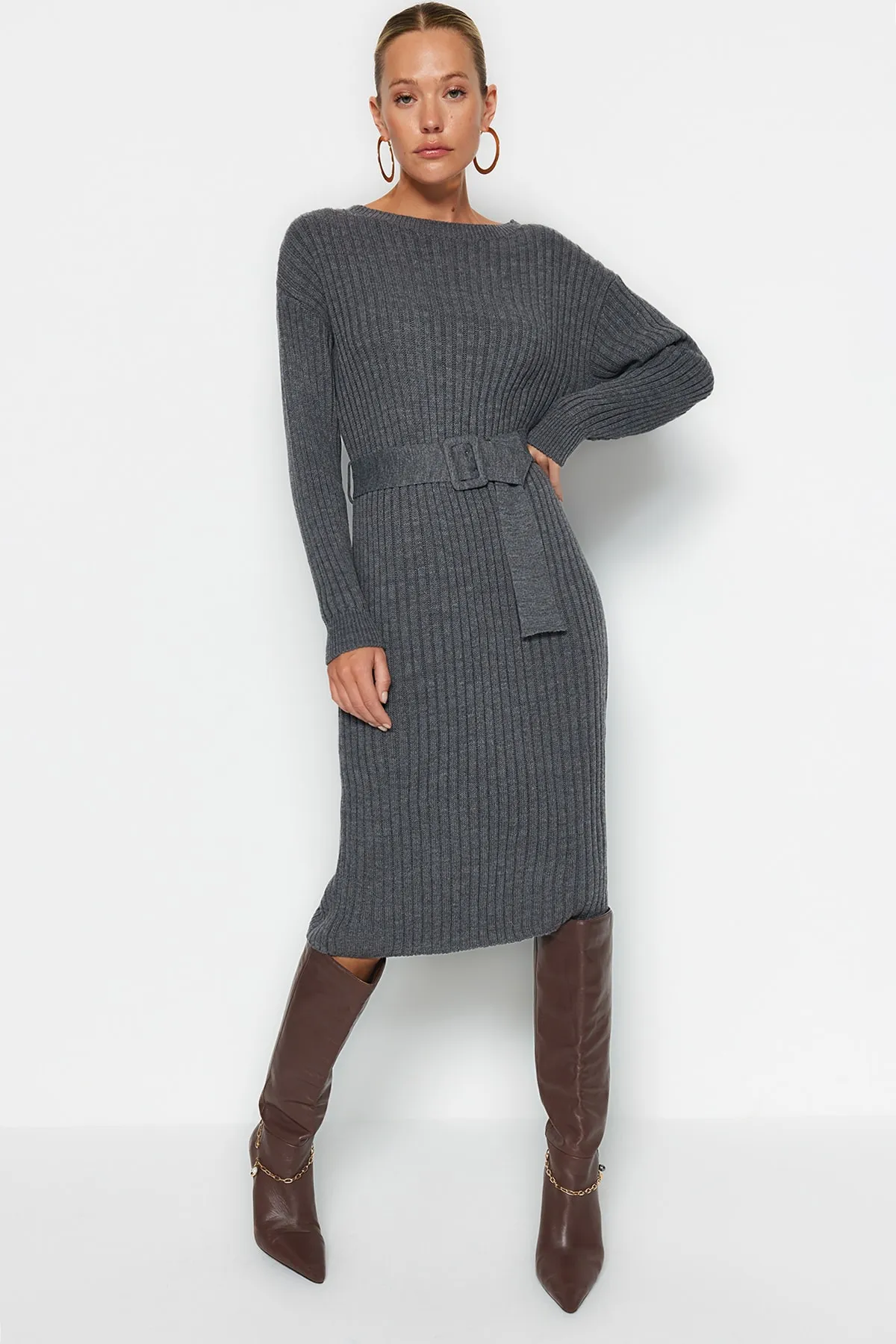 Trendyol Collection  Anthrazitfarbenes Mini-Strickkleid mit Gürtel TWOAW23EL00444