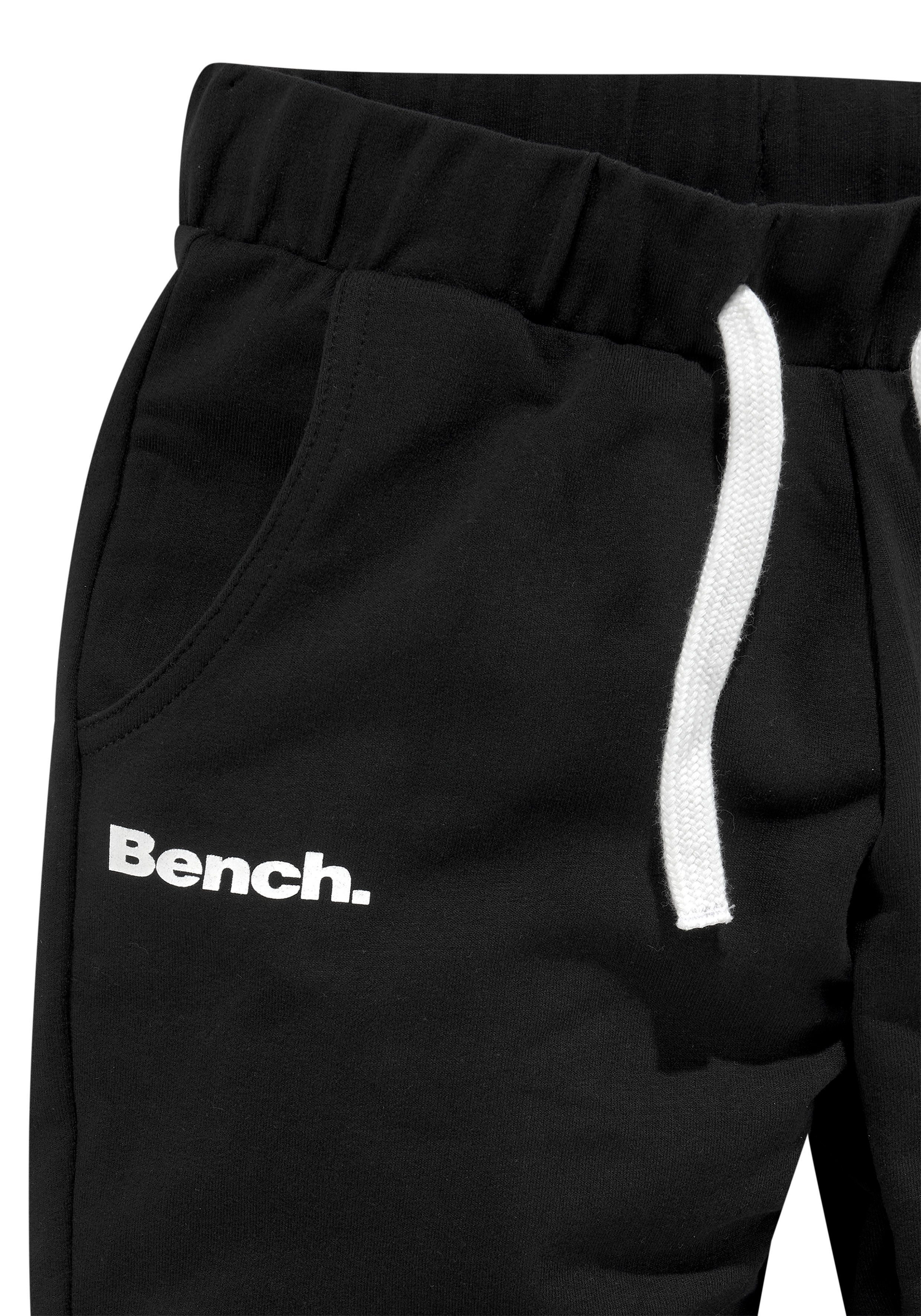 Bench. Sweathose mit seitlichen Cargotasche