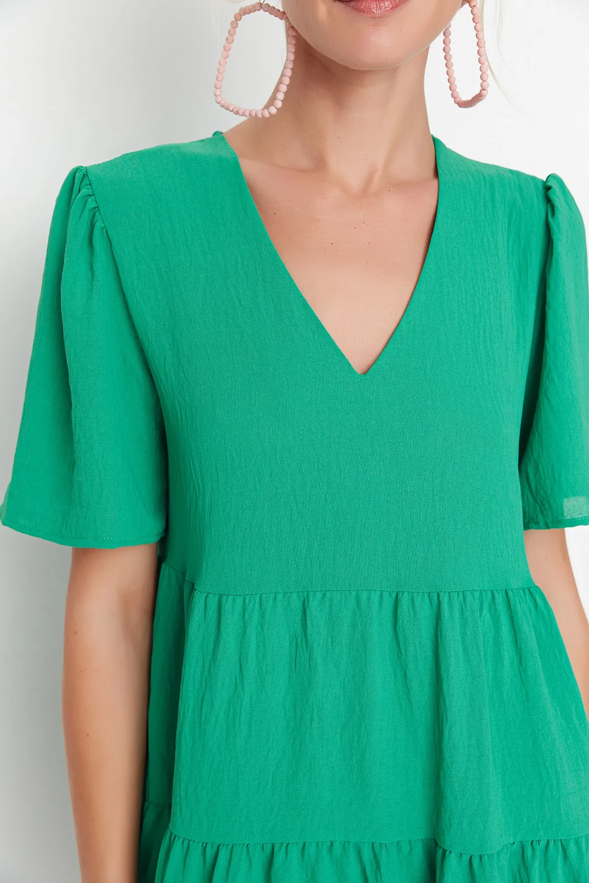 Trendyol Collection  Dunkelgrünes, weit geschnittenes Mini-Webkleid TWOSS20EL0400