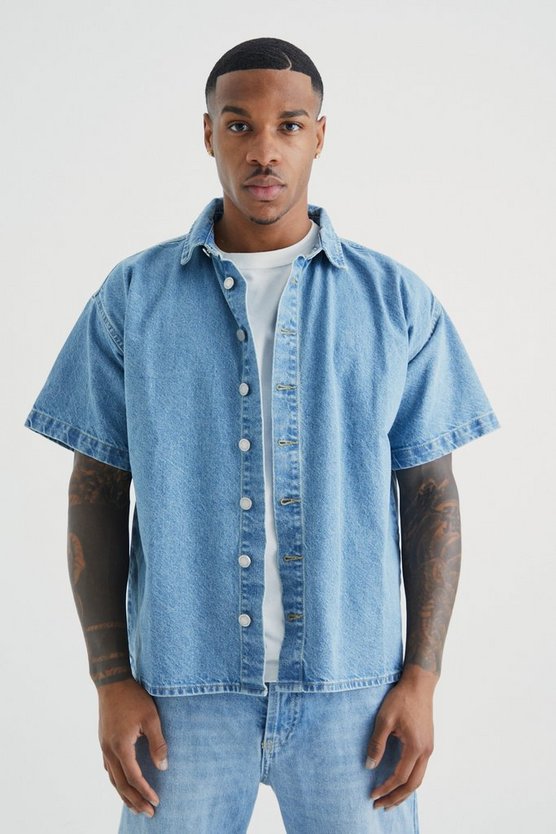 Kurzärmliges kastiges Jeanshemd