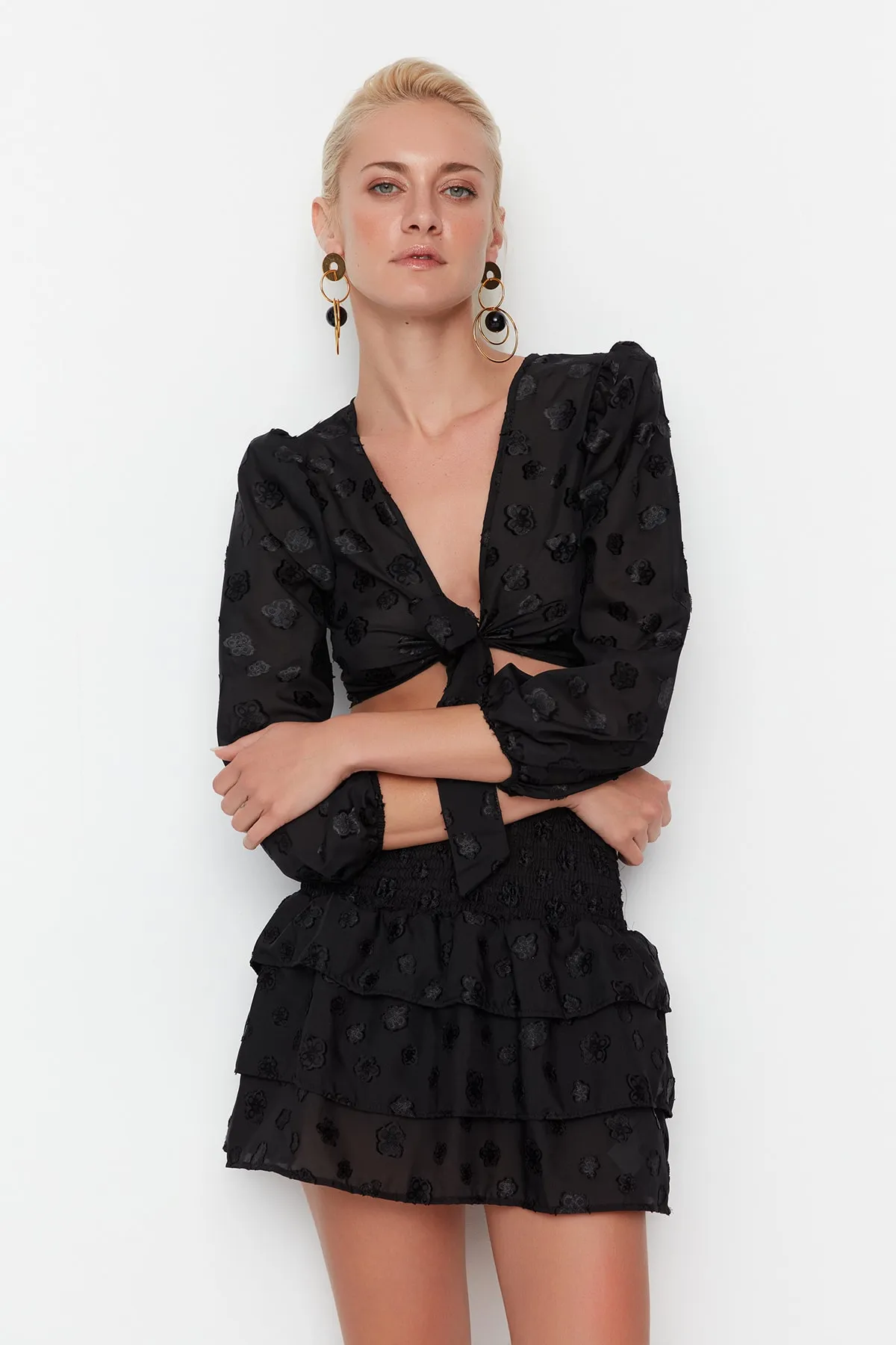 Trendyol Collection  Schwarzes Strandoberteil und -unterteil-Set mit Rüschendetail TBESS20AU0033