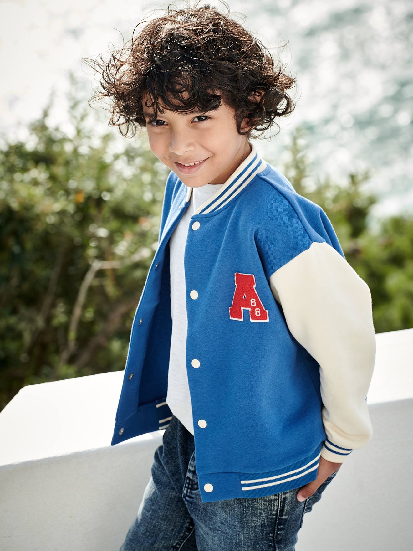 Sweat collège esprit teddy garçon pressionné devant bleu