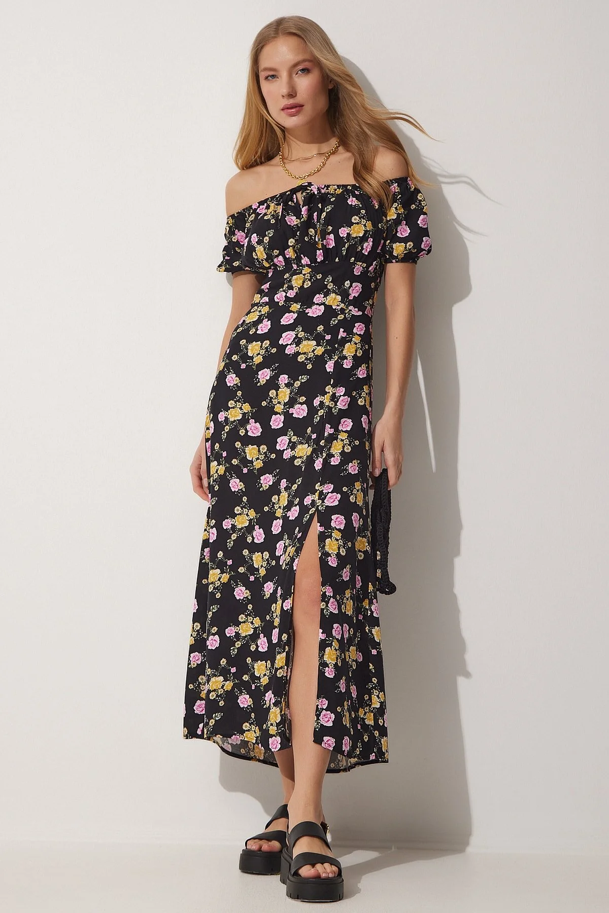 Happiness İstanbul  Langes Viskose-Sommerkleid für Damen in Schwarz mit Blumenmuster und gerafftem Kragen DK00143