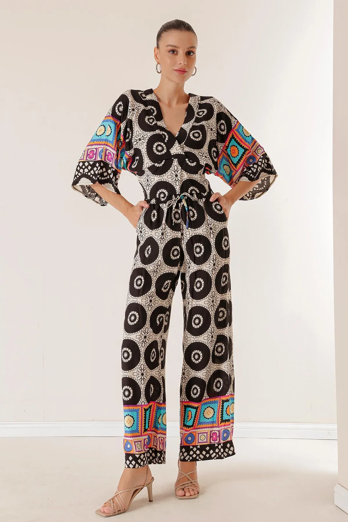 By Saygı  Palazzo-Hose mit elastischer Taille und Taschen vorne und hinten, V-Ausschnitt, bauchfrei, geometrisch gemustert, 2-teiliges Set