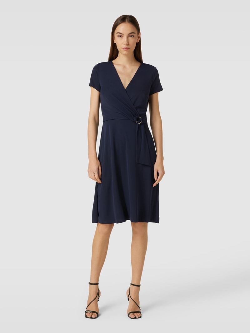 Knielanges Kleid mit V-Ausschnitt Modell 'KARLEE' in marineblau