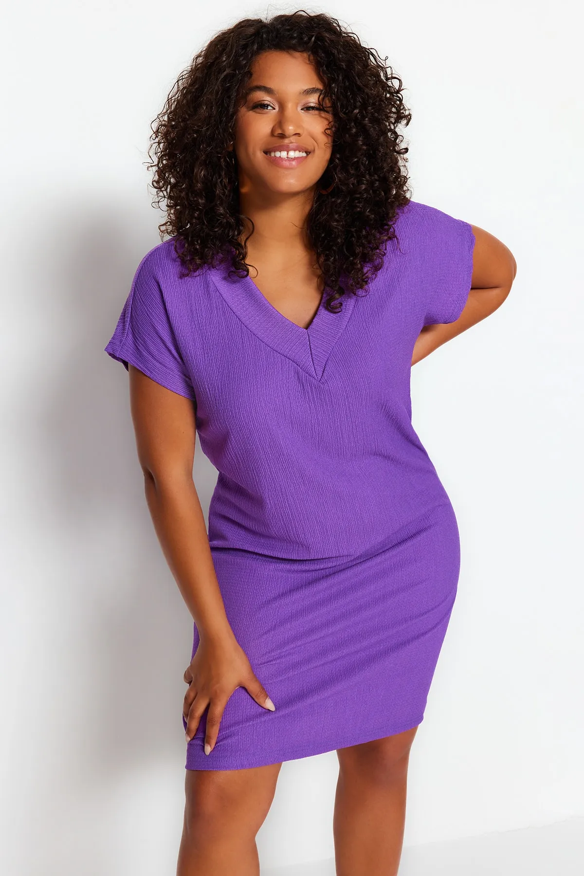 Trendyol Curve  Lila gerade geschnittenes Strickkleid TBSSS22EL2365