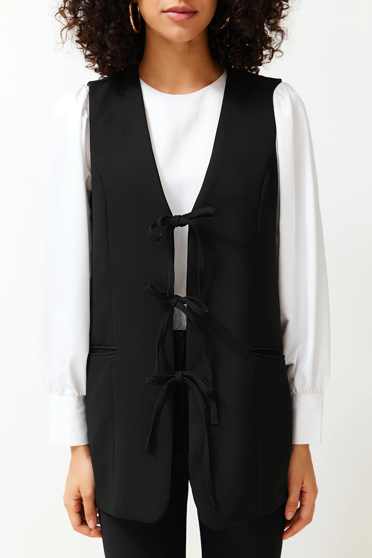 Trendyol Modest  Schwarze gewebte Weste mit Bindeverschluss vorne TCTSS24YL00003