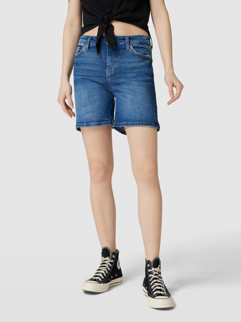 Jeansshorts mit Label-Patch in jeans