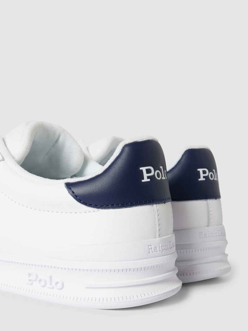 Sneaker mit Label-Print in weiß
