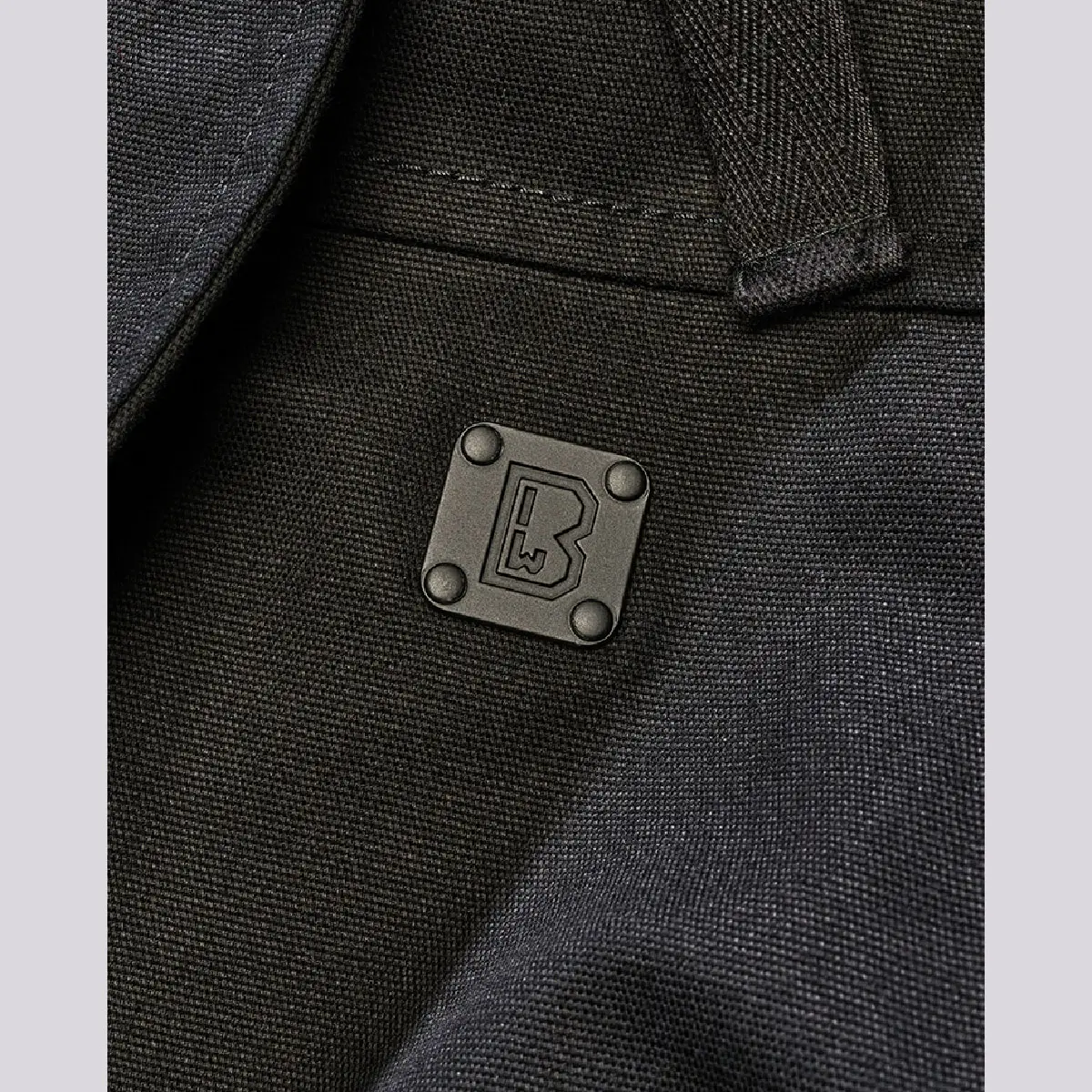 Essential Jacket schwarz