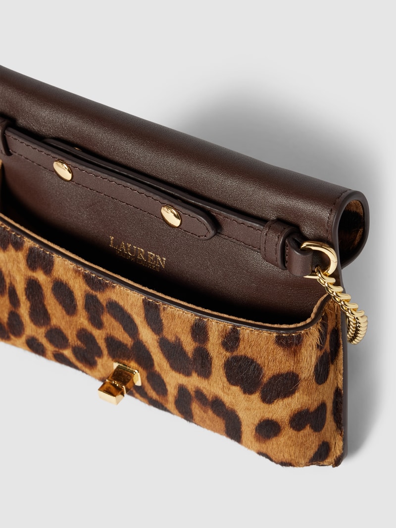 Clutch mit Animal-Print in schwarz