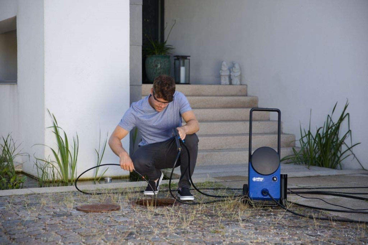 Nilfisk Hochdruckreiniger Core 130-6 PowerControl, 130 bar mit Schlauchaufwicklung am Gerät, Leistungsregelung, Haus, Garten, Auto, Pressure Washer, blau /schwarz