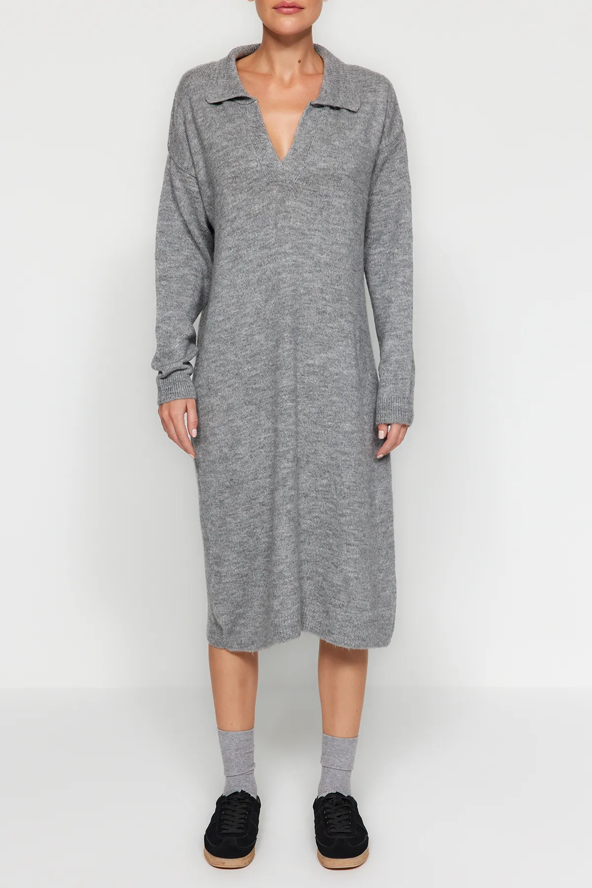 Trendyol Collection  Graues, nachhaltigeres Midi-Strickkleid TWOAW24EL00520