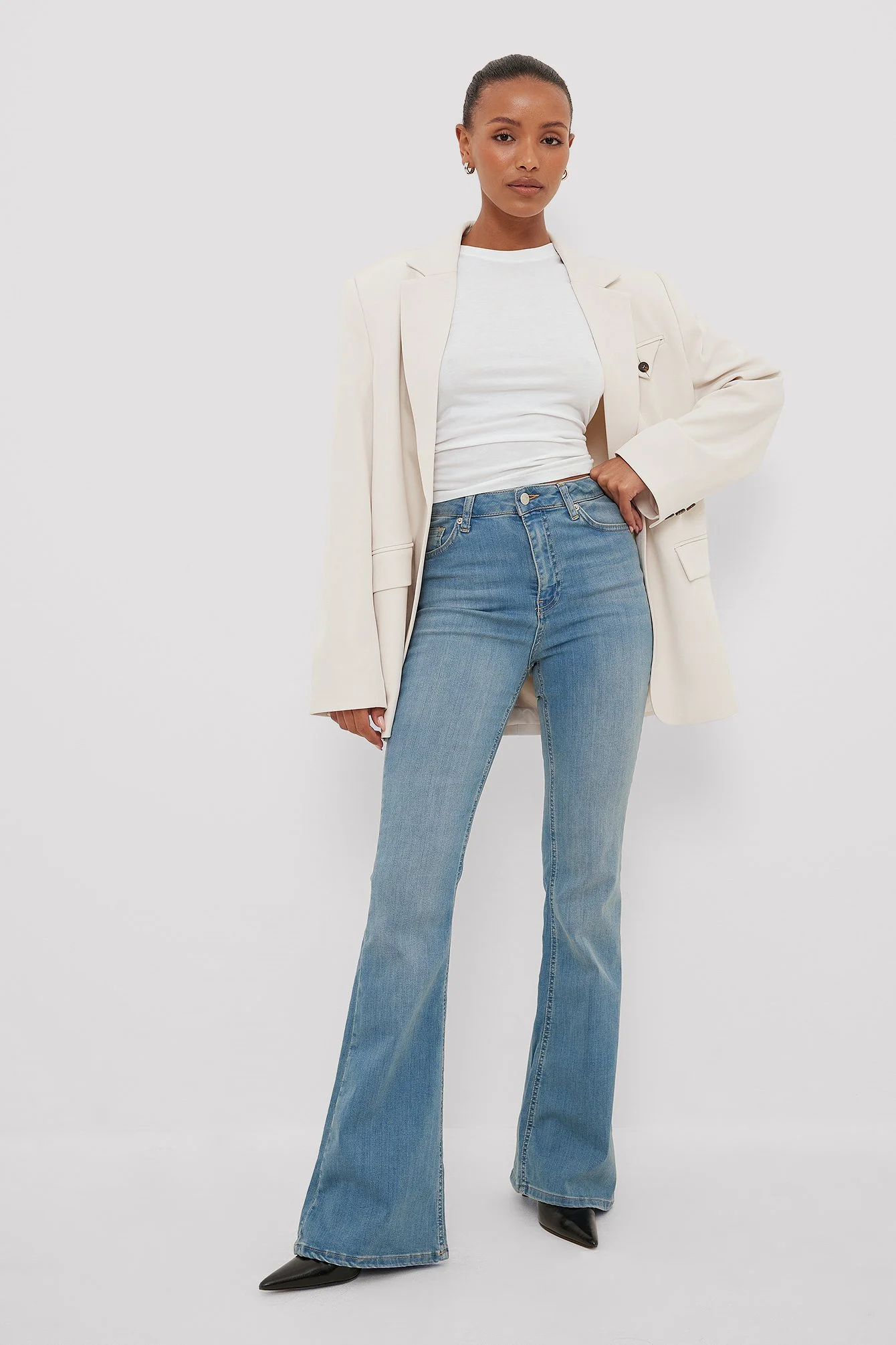 Ausgestellte Stretchjeans mit hoher Taille