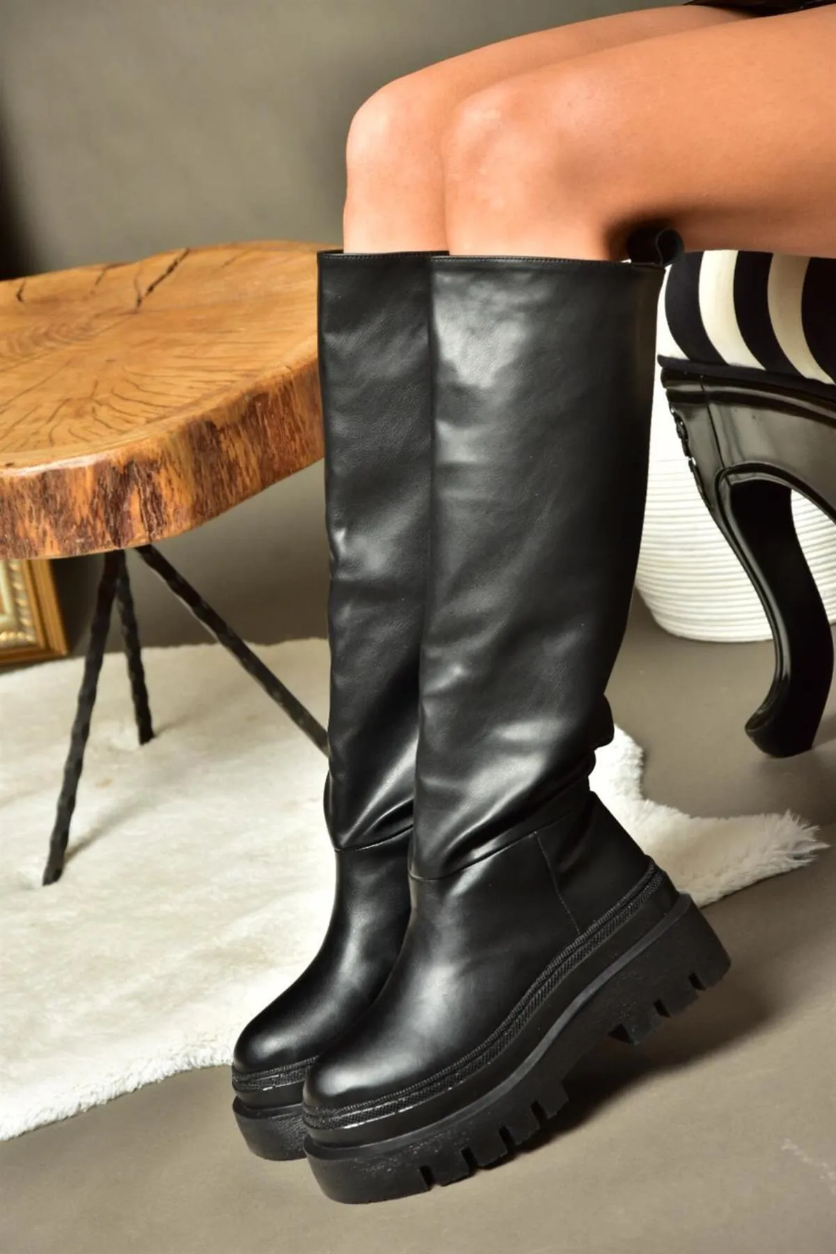 Fox Shoes  R726947009 Schwarze Damenstiefel mit dicken Sohlen