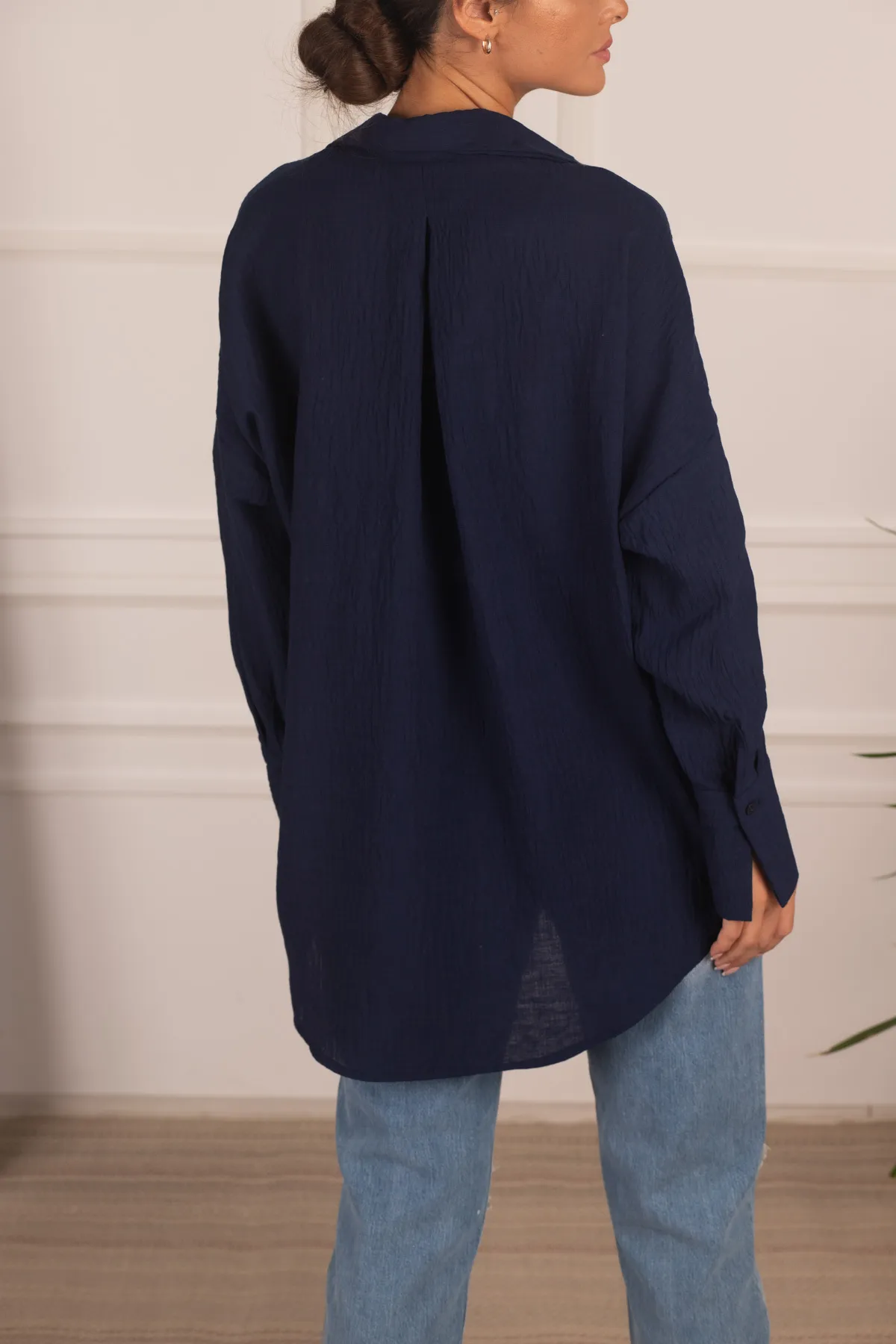 armonika  Marineblaues, übergroßes, strukturiertes Leinen-Look-Hemd mit breiten Manschetten für Damen, Arm-24k001001