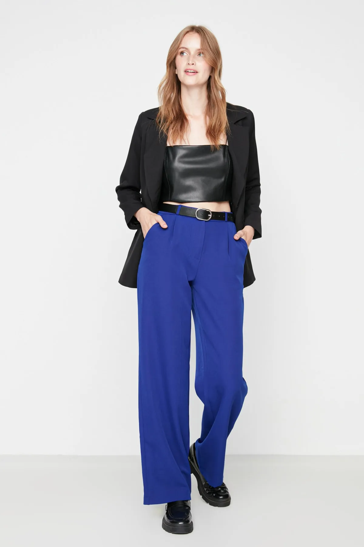 Trendyol Collection  Blaue, gewebte Hose mit hoher Taille und weitem Bein/Plissee mit weitem Bein TWOAW21PL0076