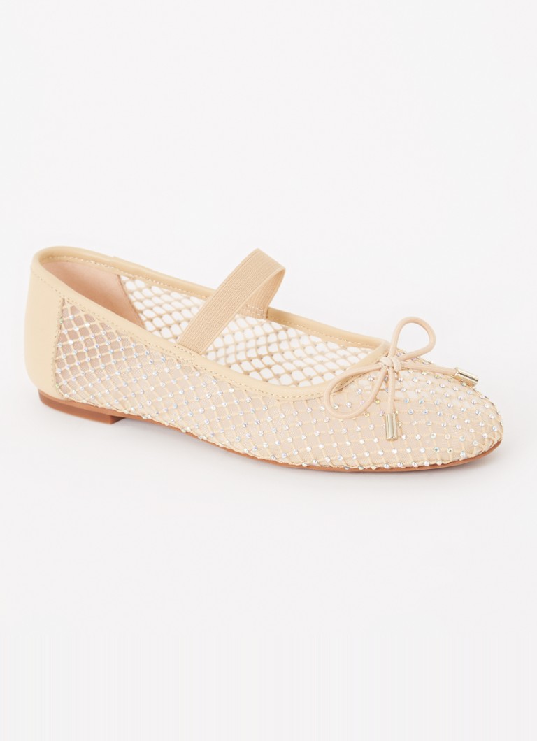 Dune London Happening-ballerina strasseilla