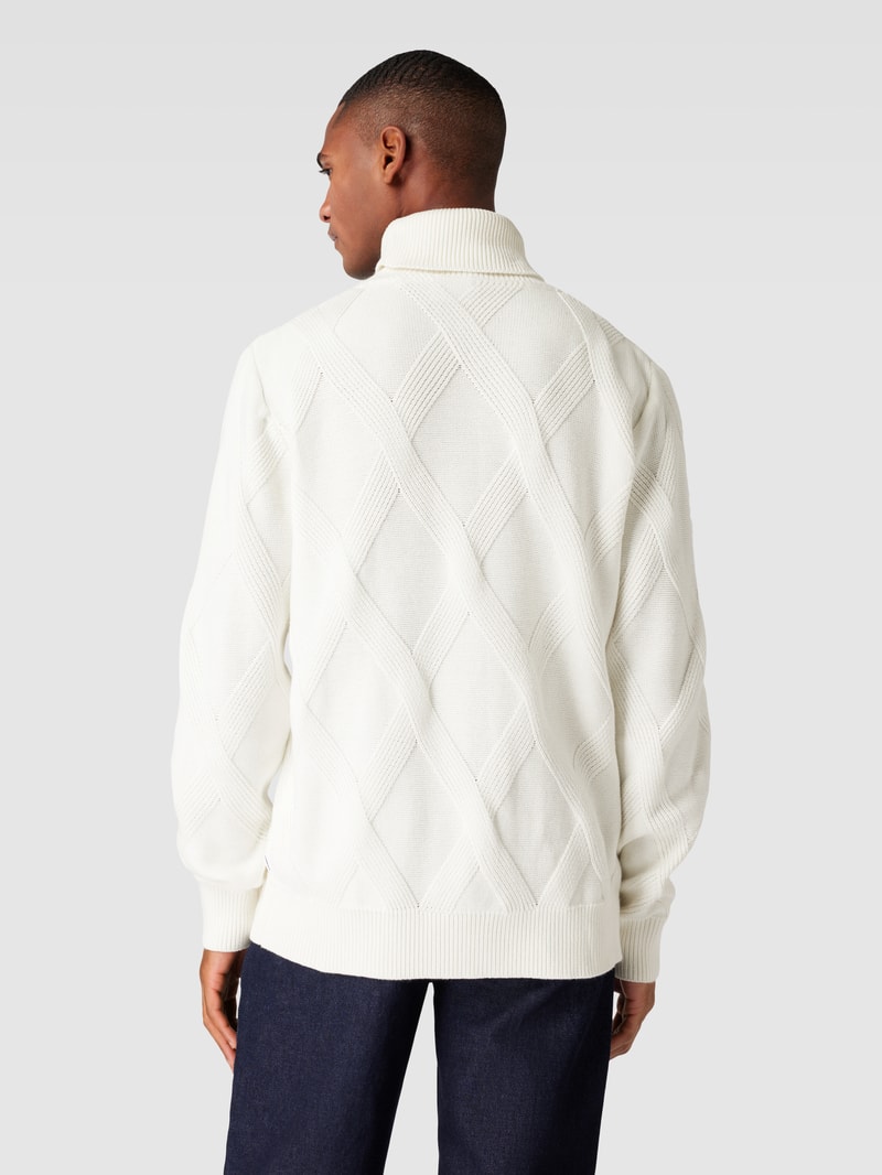 Strickpullover mit Rollkragen in offwhite