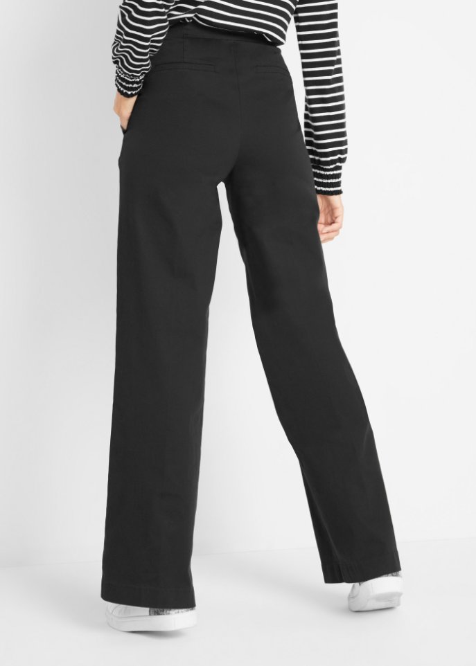 Marlenehose mit Knopfdetails