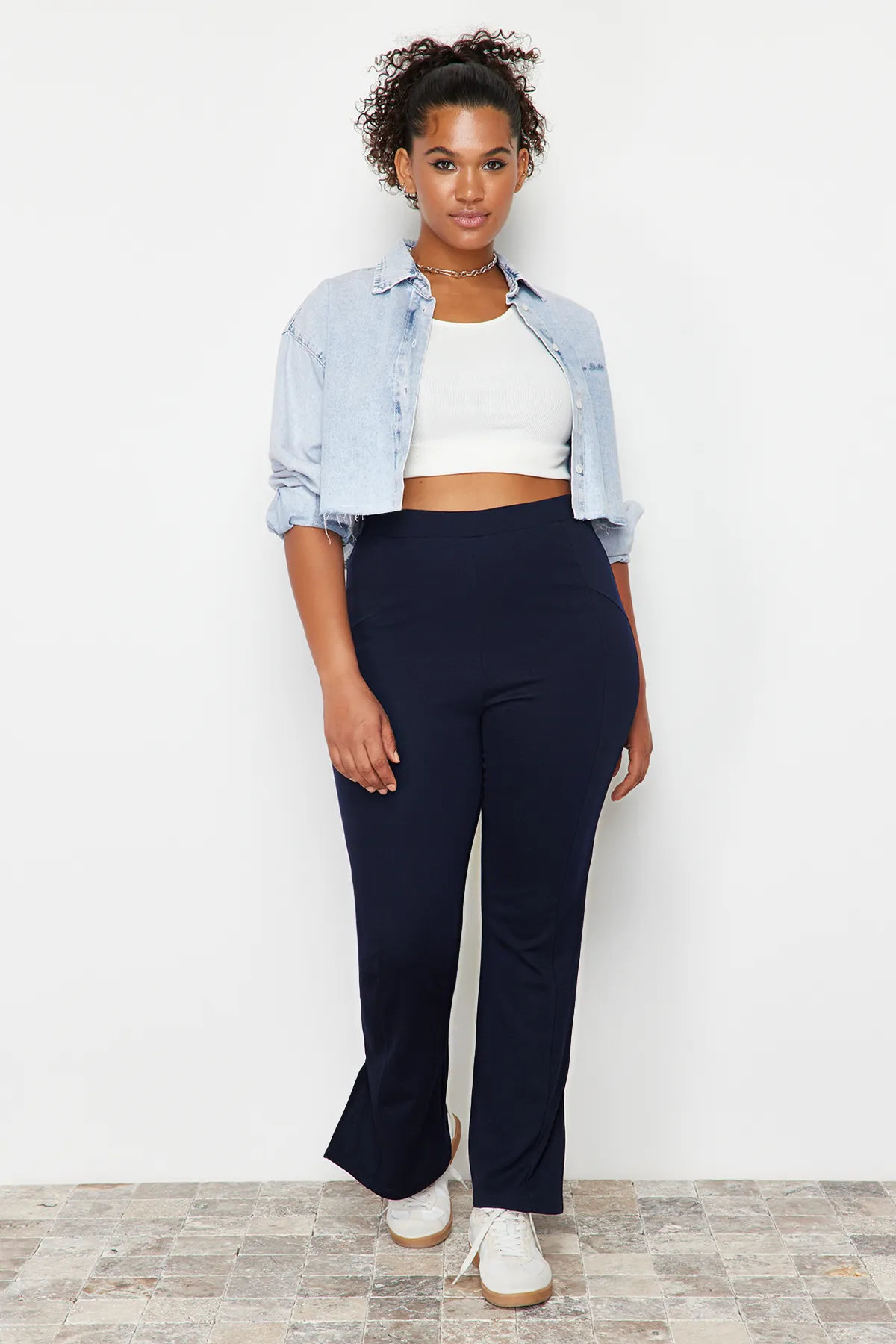 Trendyol Curve  Marineblaue Strickhose mit Ziernähten TBBSS24AR00001