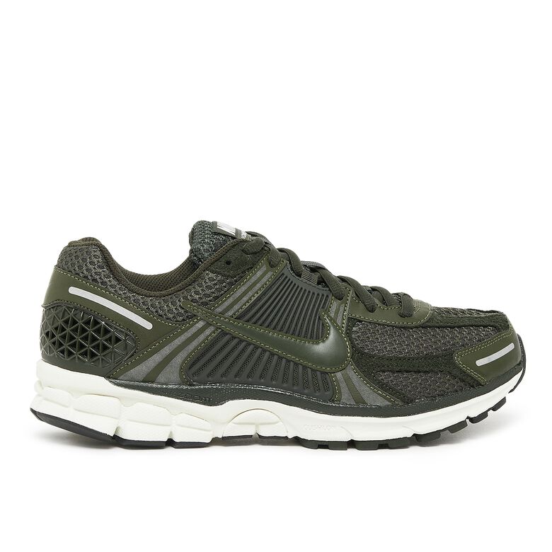NIKE Zoom Vomero 5 