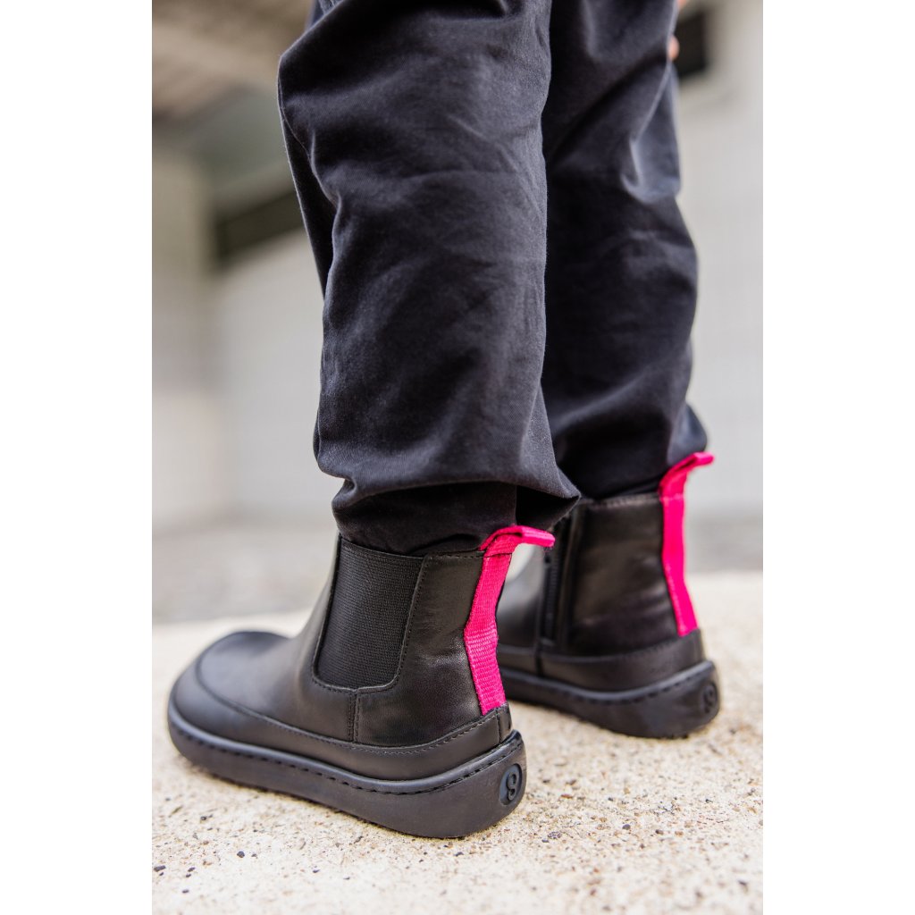 Shapen Victory Mini Black & Pink Leather Chelsea Barfußschuhe