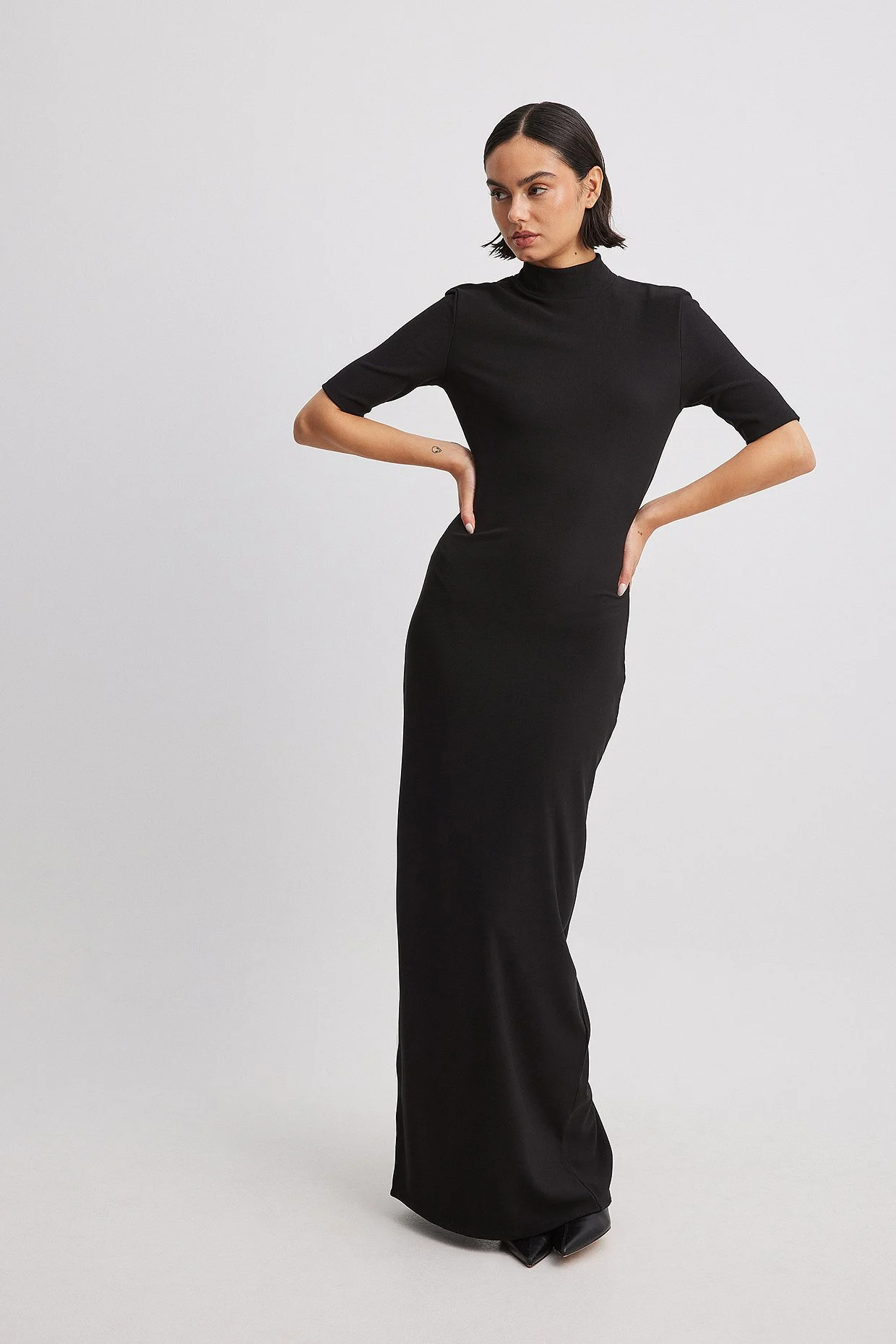 Maxikleid mit Cut-out hinten