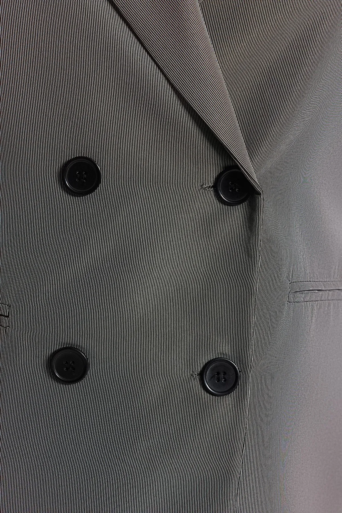 Trendyol Curve  Graue, zweireihige Blazerjacke mit Futter und Verschluss TBBAW24AG00003