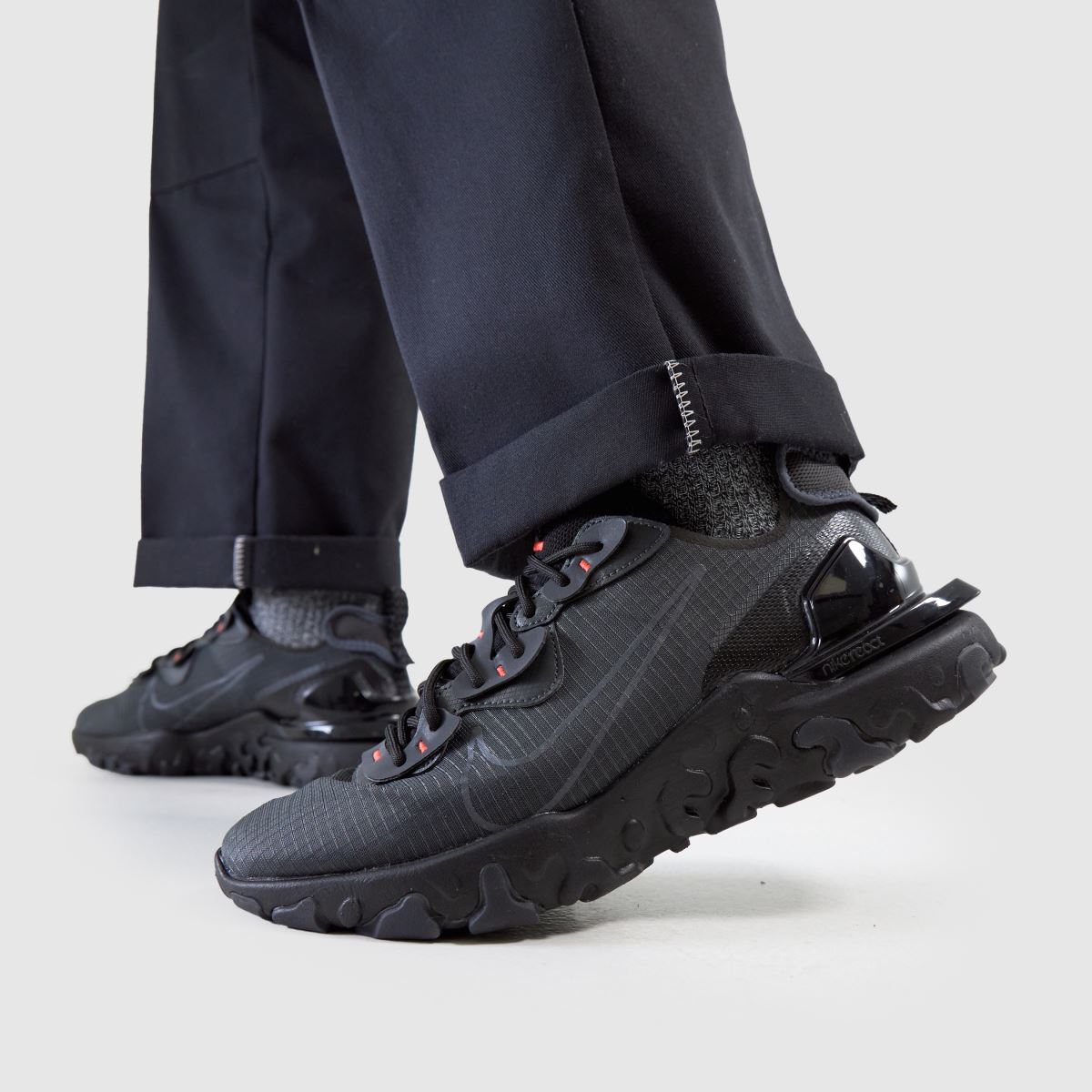Črni športni copati Nike React Vision