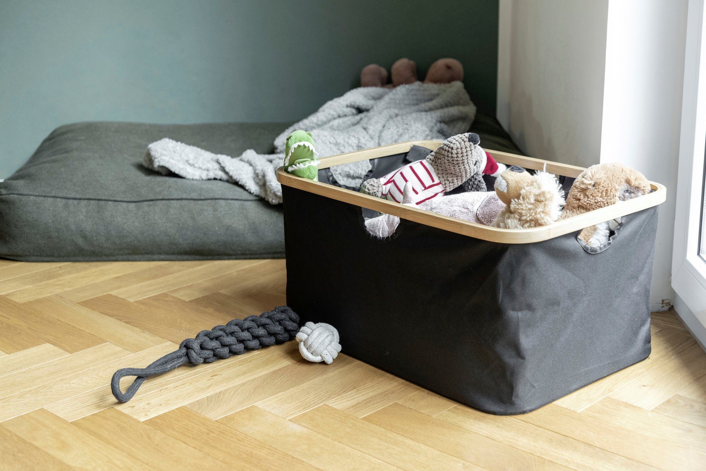 WENKO Wäschekorb Ecori (1 St), Textilien 100%recyceltem Polyester, Rahmen FSC®-zertifiziertem Bambus