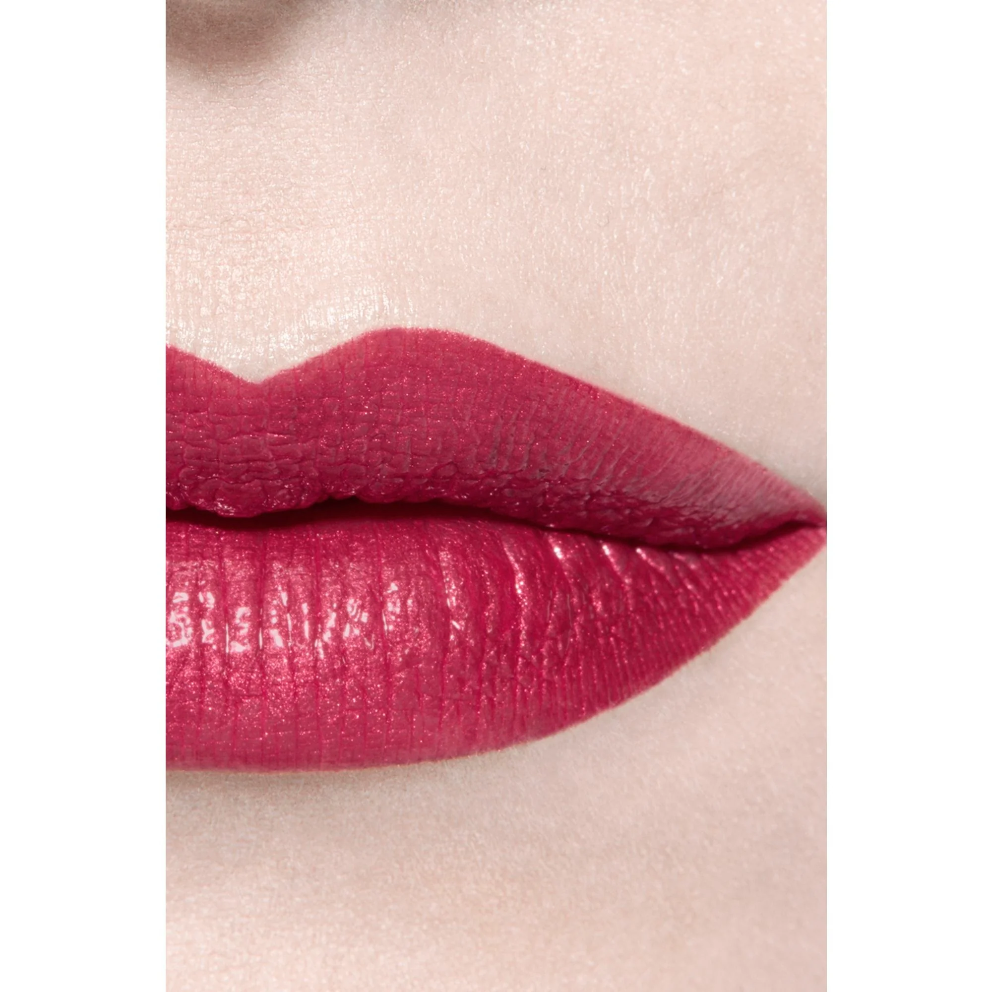 ROUGE ALLURE LAQUE - EL LABIAL FLUIDO BRILLANTE DE EXTREMADAMENTE DURACIÓN