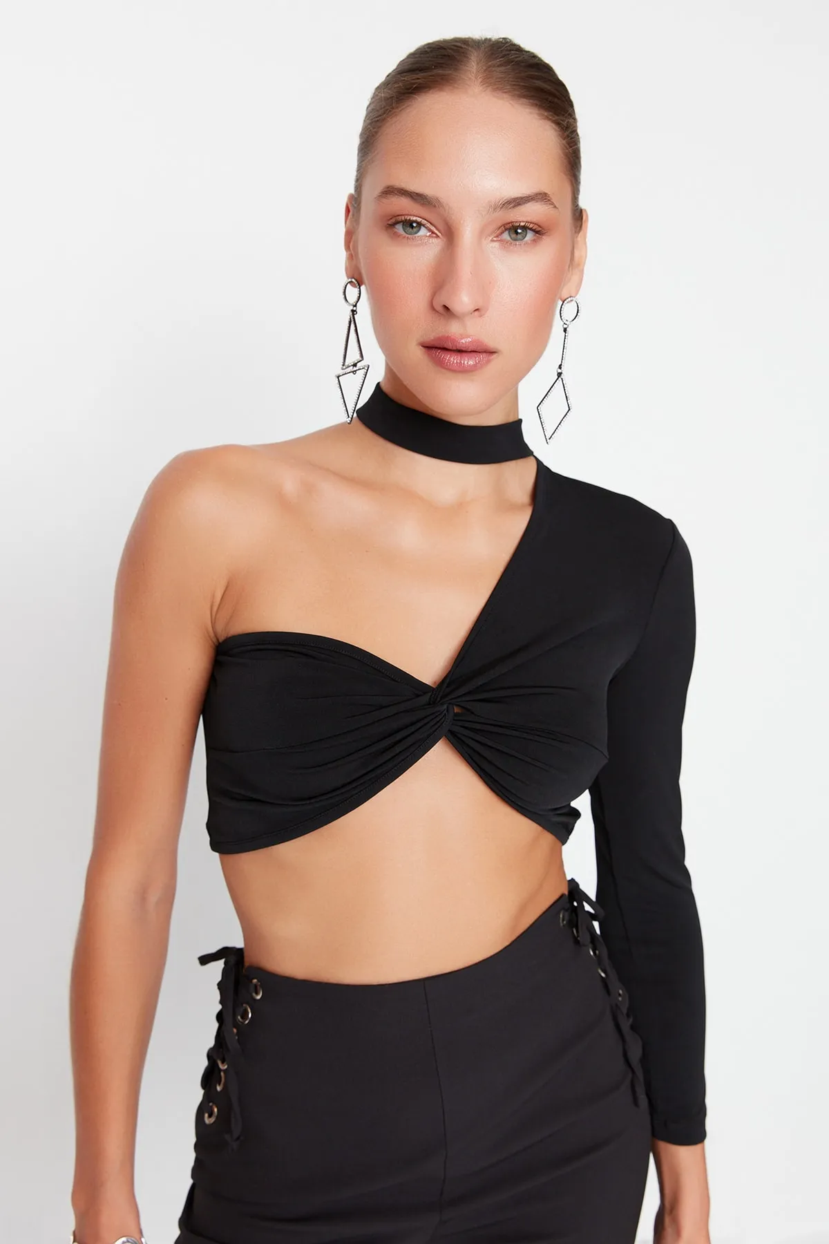 Trendyol Collection  Schwarzes, bauchfreies Strick-Bustier TPRAW23BS00054