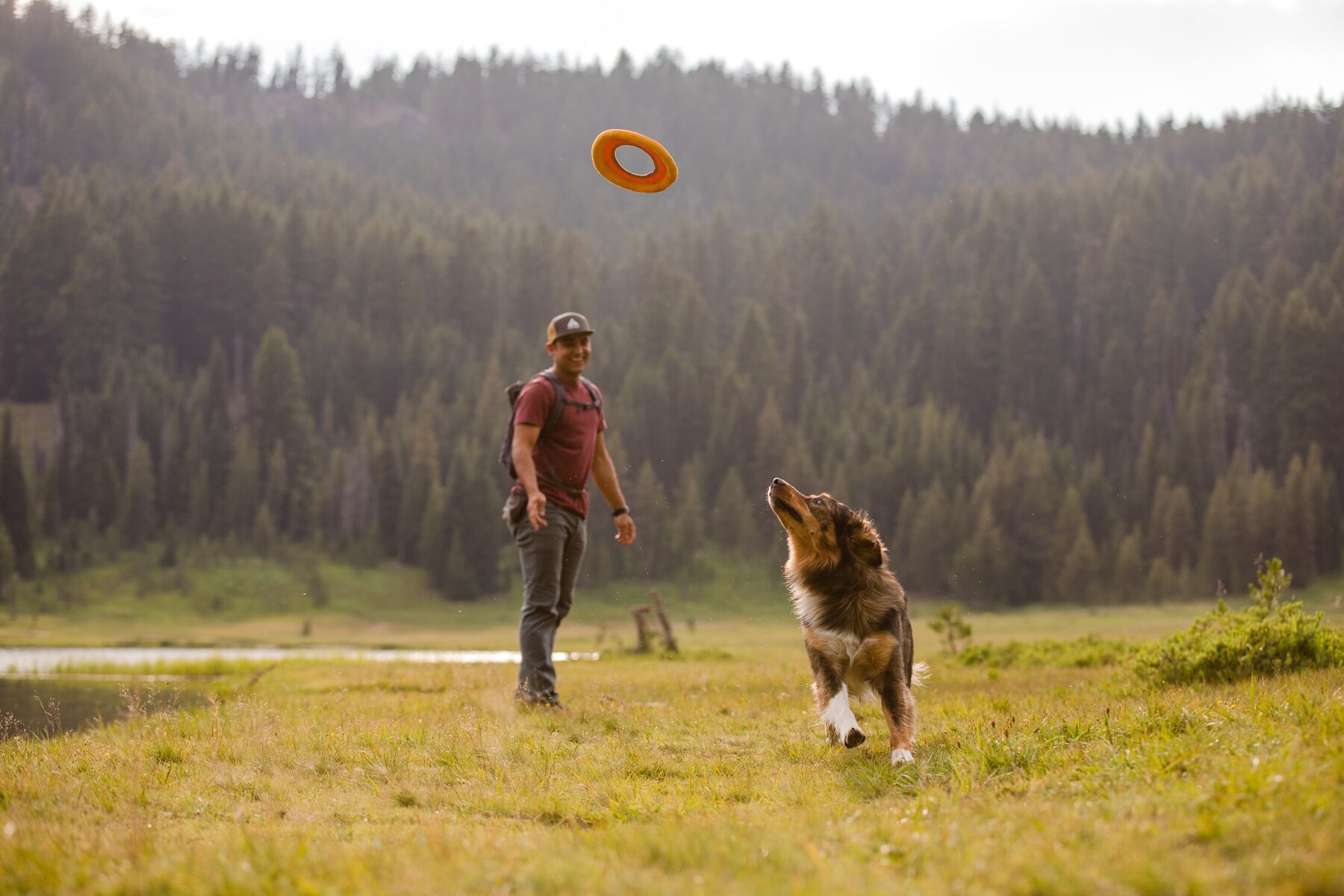 Ruffwear Wasserspielzeug Ruffwear Hydro Plane™ Spielzeug L orange
