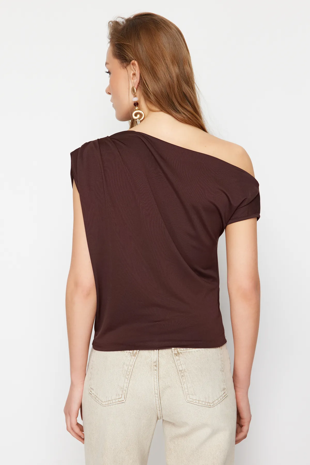 Trendyol Collection  Braune Regular/Normal Fit Asymmetrischer Kragen Ärmellose Stretch-Strickbluse TWOSS24BZ00396