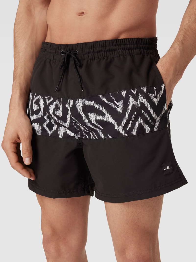 Badehose mit Label-Detail Modell 'CALI' in schwarz
