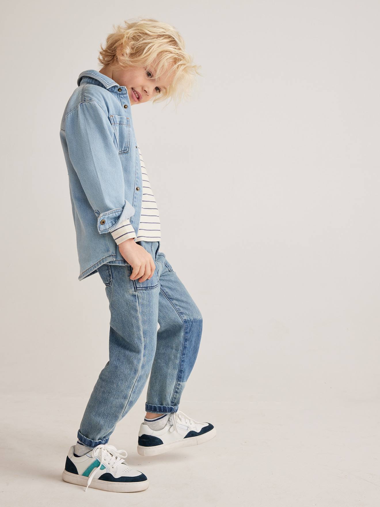 Jean droit loose effet patchs garçon denim bleached