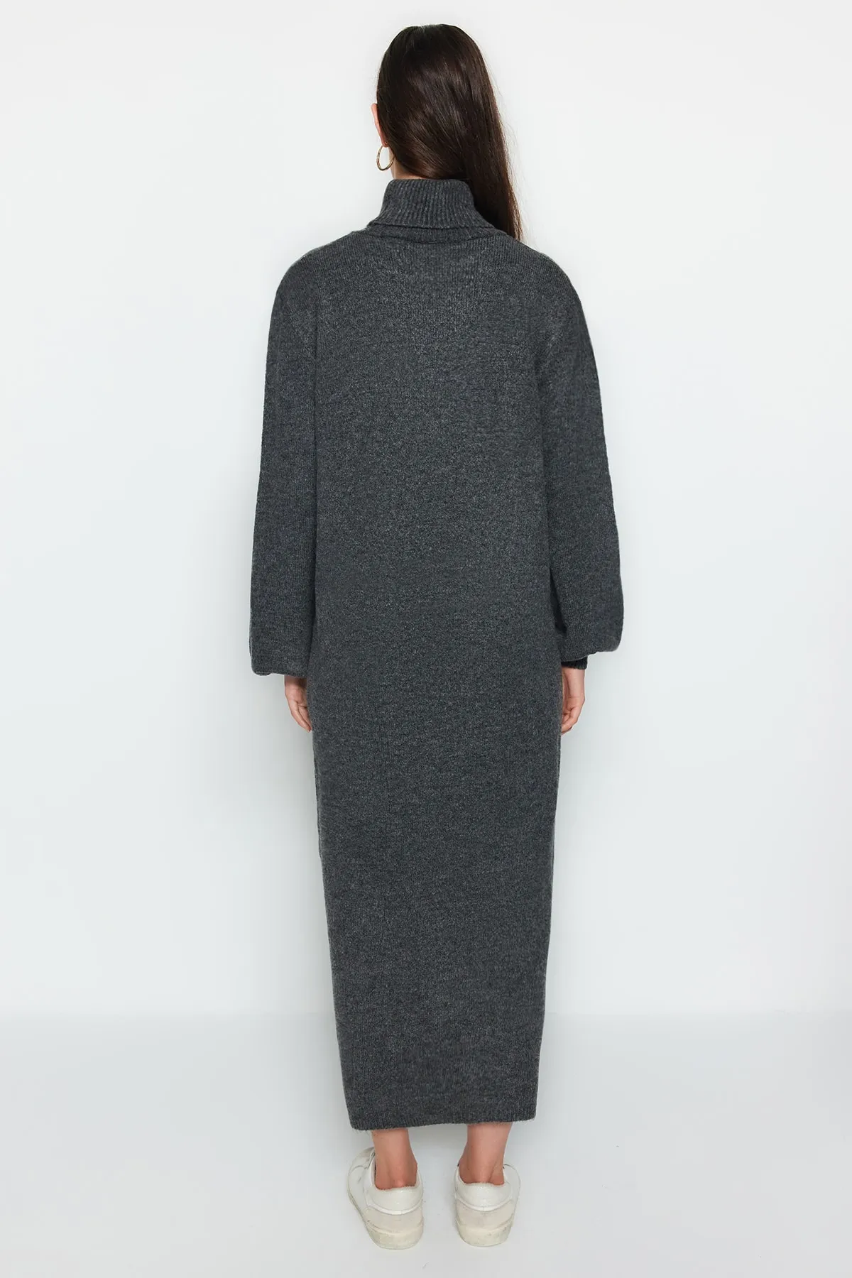 Trendyol Collection  Anthrazitfarbenes Midi-Strickkleid mit weicher Struktur TWOAW24EL00033