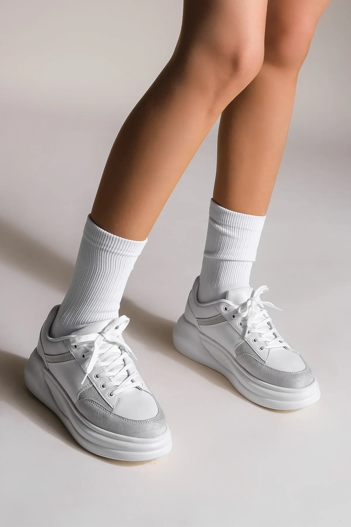 Marjin  Damen-Sneaker mit hoher Sohle, Sportschuhe zum Schnüren, Balbasi weiß