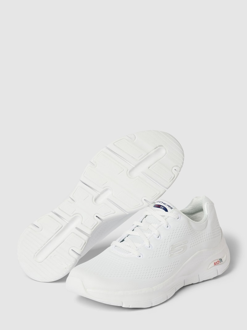 Sneaker mit Label-Detail in weiß
