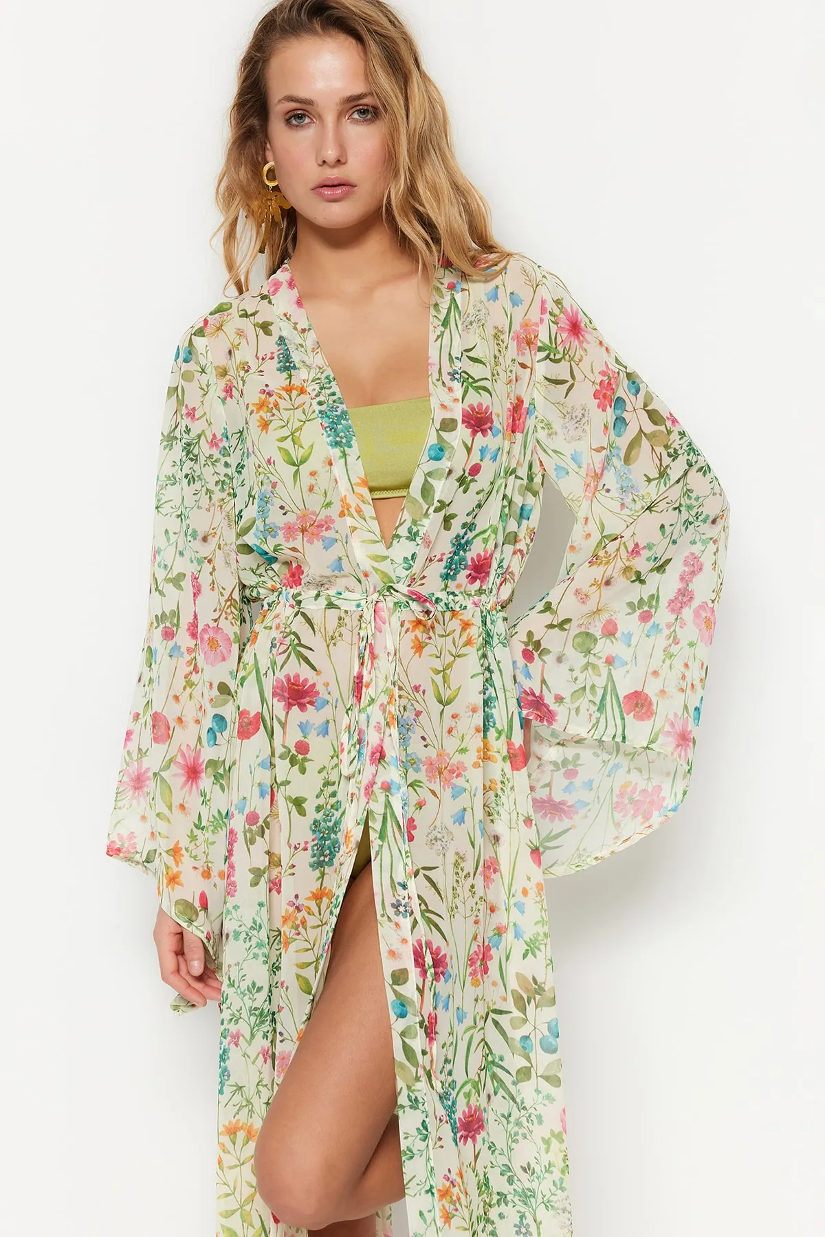 Trendyol Collection  Gewebter Maxi-Kimono und Kaftan mit Blumenmuster und Gürtel TBESS23KM00029