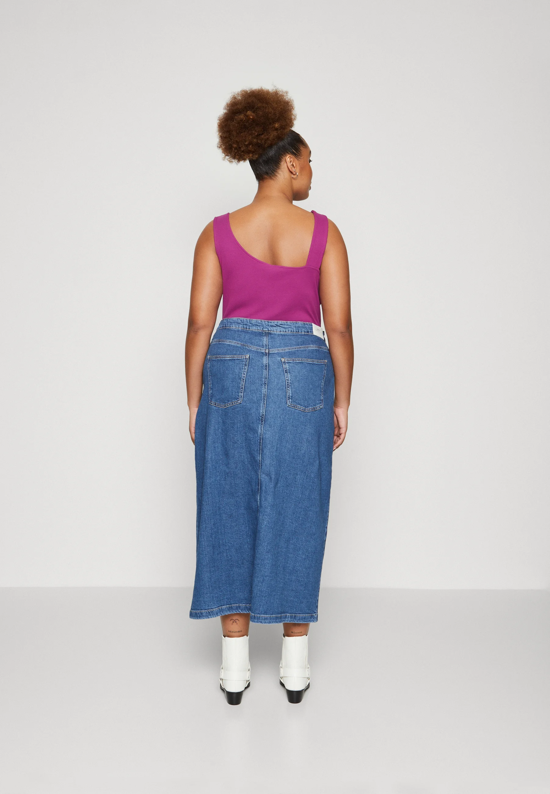 ONLY Carmakoma CARVERA SLIT SKIRT - Falda vaquera