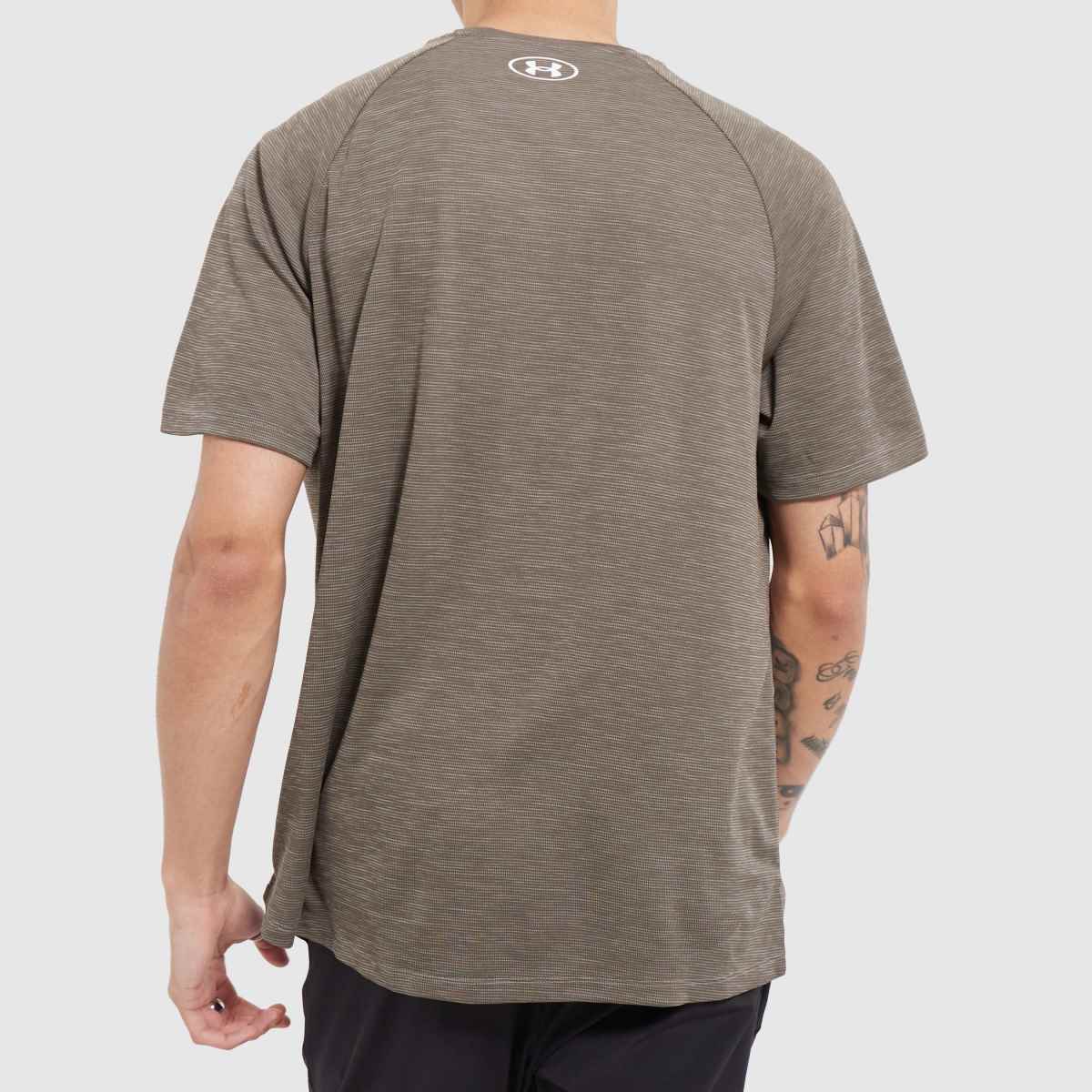 Under Armour – Ljusgrå t-shirt med teknisk textur