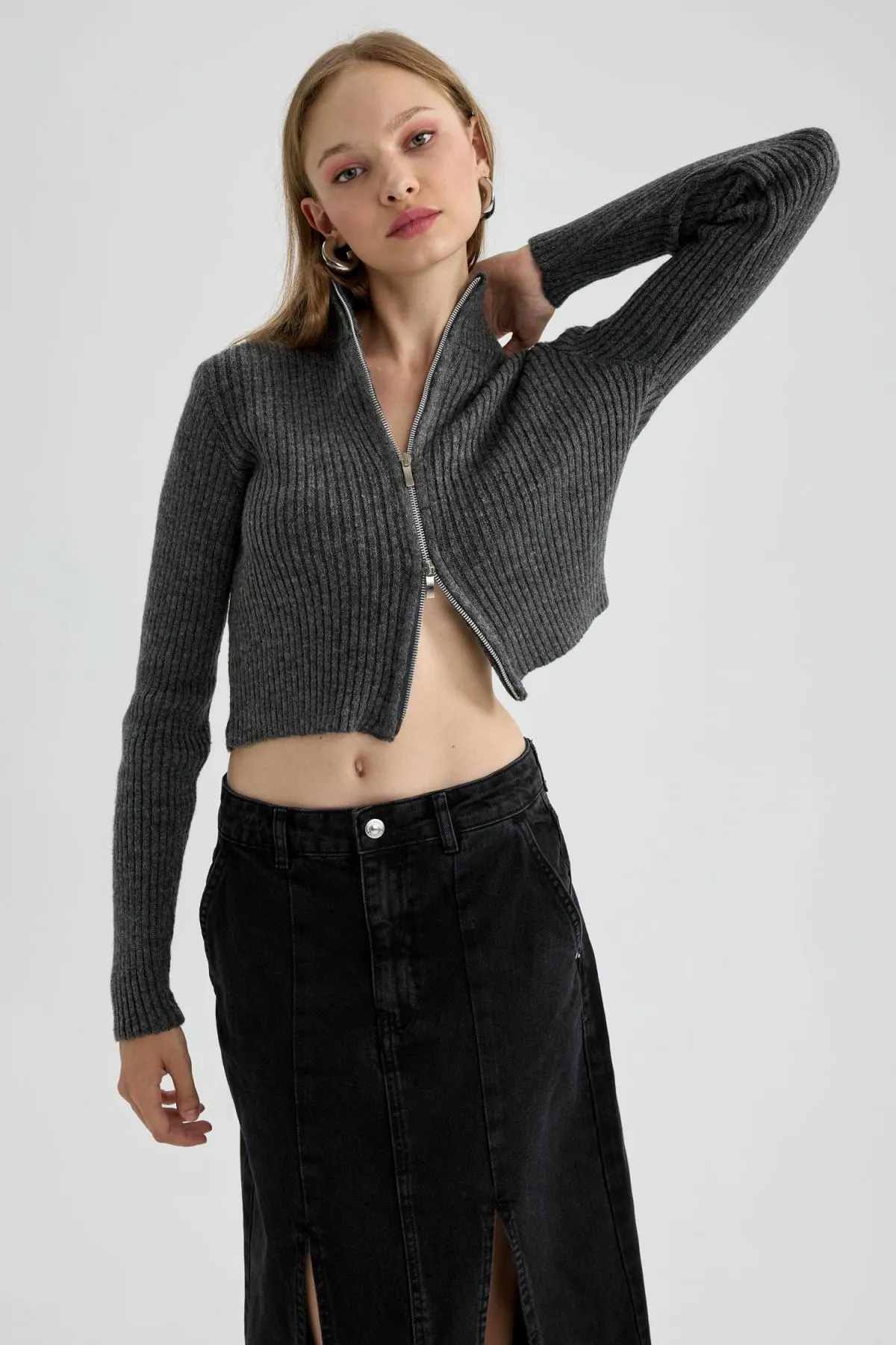 DeFacto  Slim-Fit-Strickjacke mit hohem Kragen und Reißverschluss