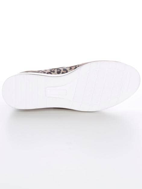 Klettschuh mit verstellbaren Klettverschlüssen
