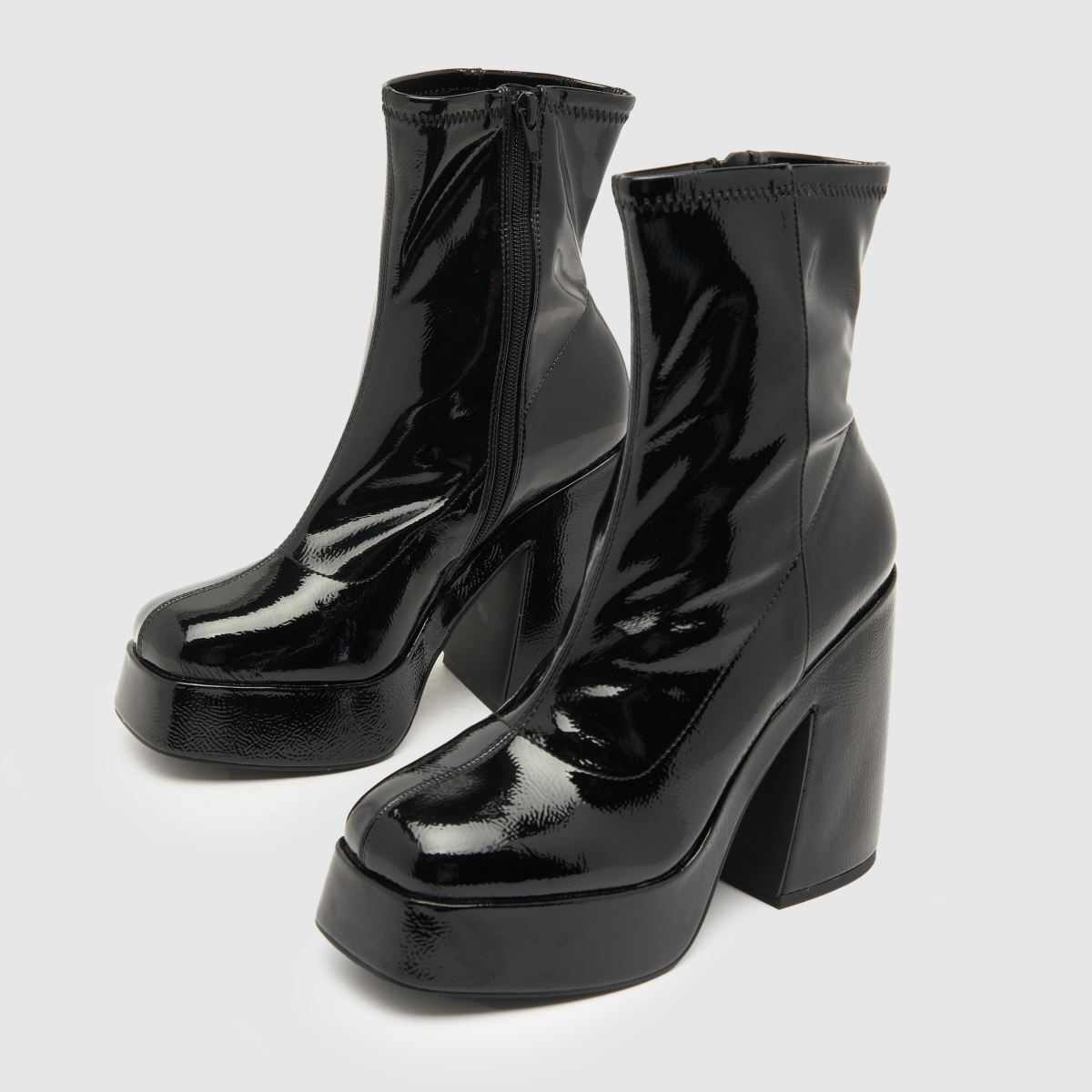 Schuh – Brogan – Svarta platåstövlar med lack