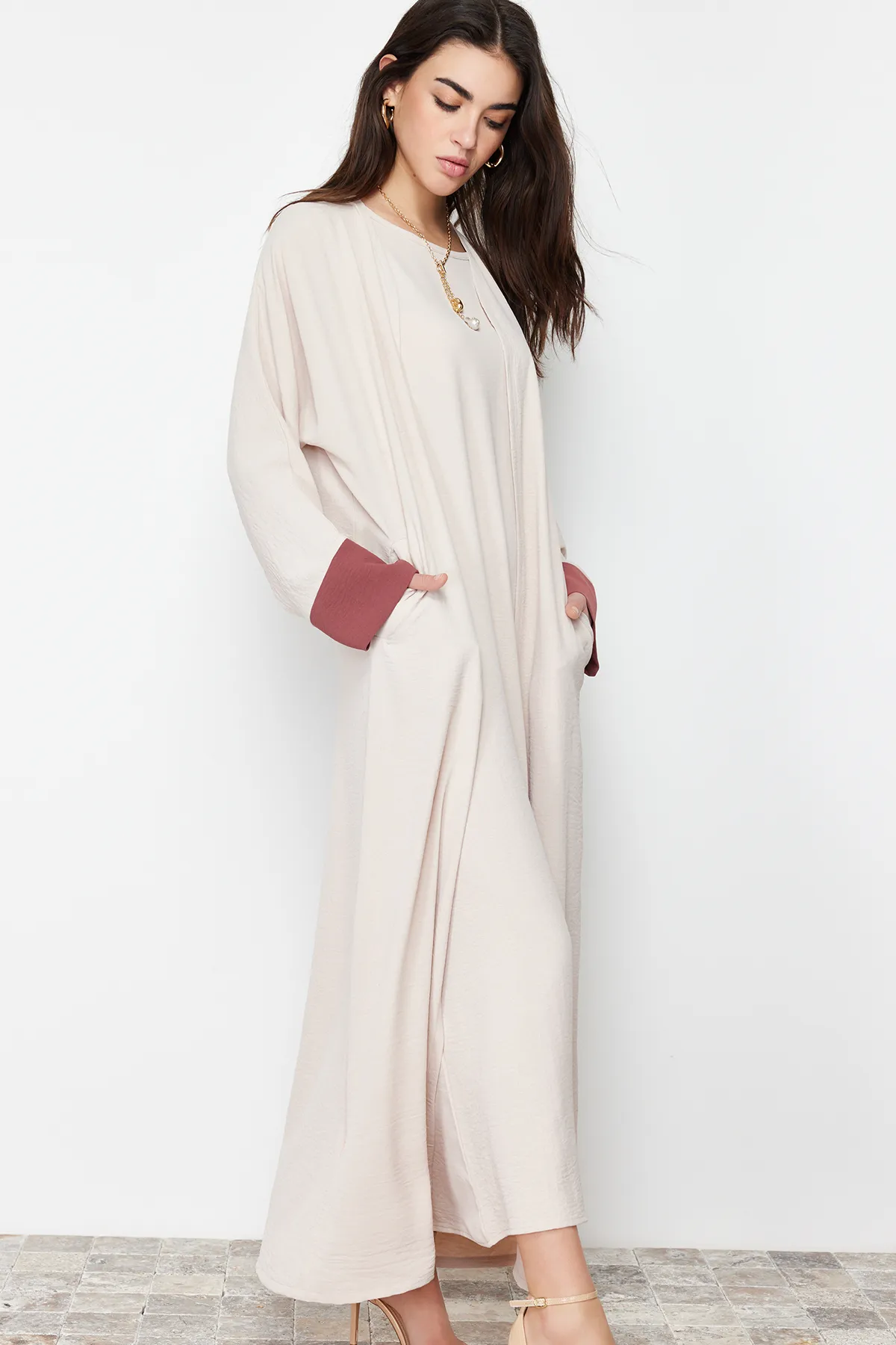 Trendyol Modest  Steinfarbenes Aerobin Ferace Abaya & Kleid, 2-teiliges gewebtes Set TCTSS24US00033