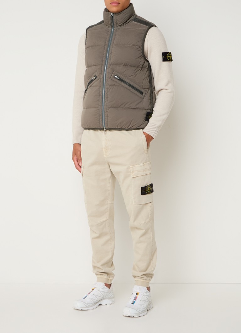 Γιλέκο καπιτονέ Stone Island G0828 με γέμιση από πούπουλο και τσέπες με φερμουάρ